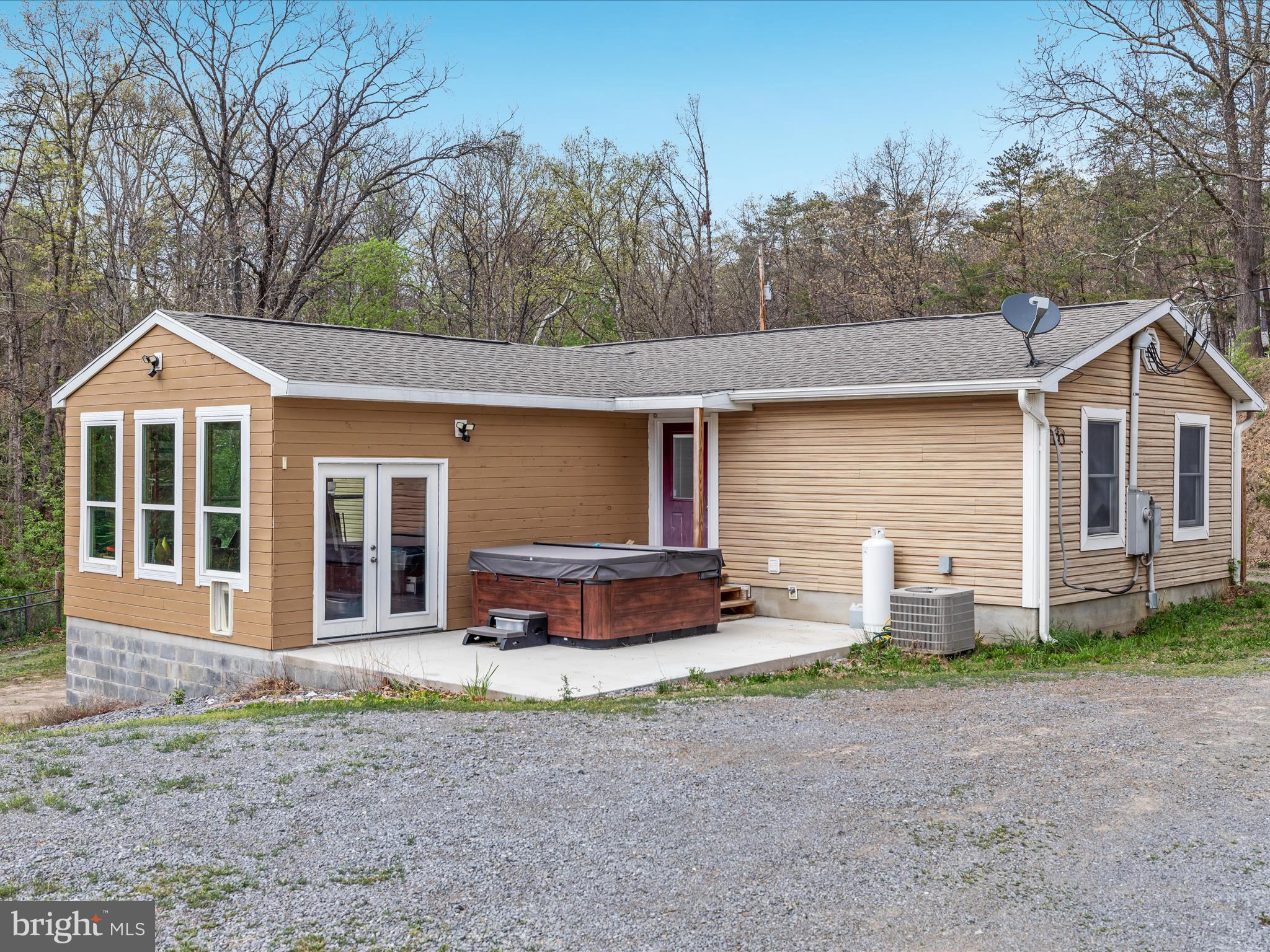 838 Dollar Ln