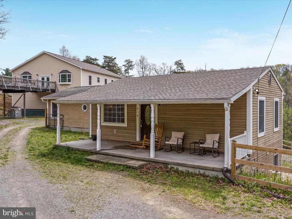 838 Dollar Ln