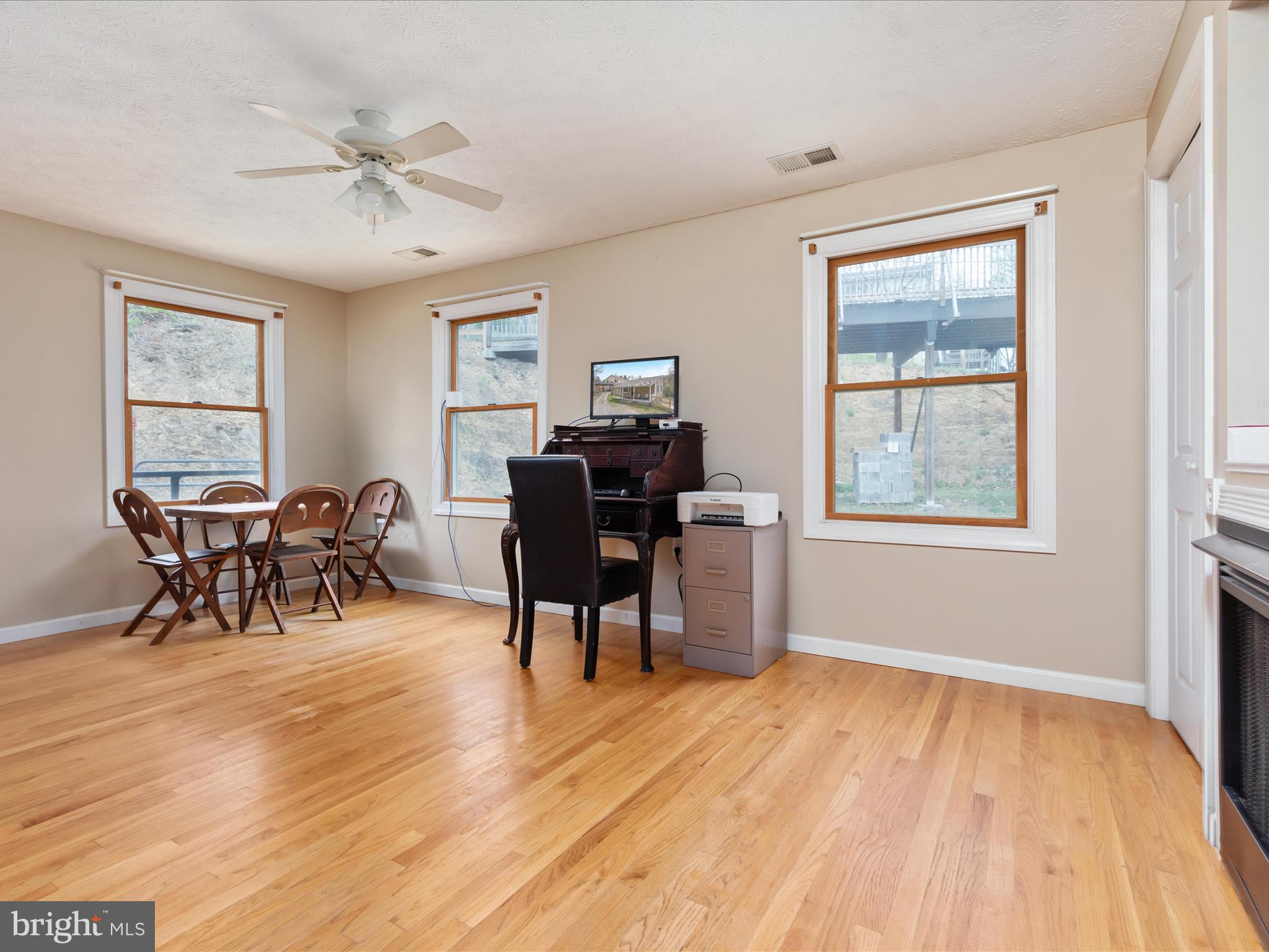 838 Dollar Ln