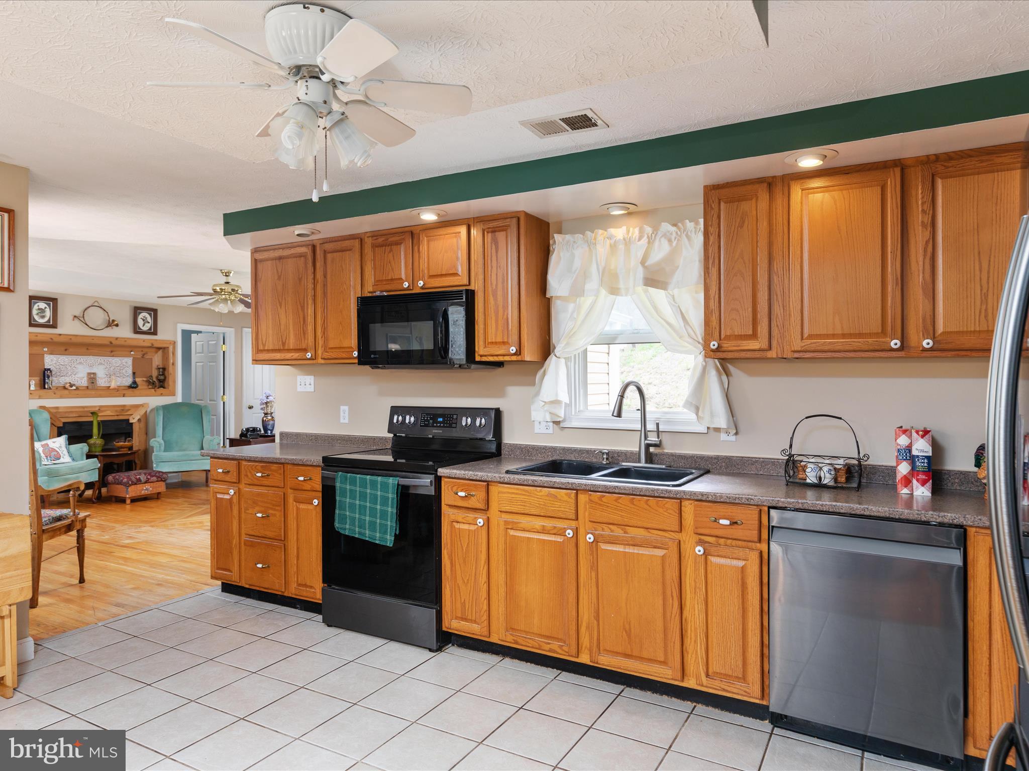 838 Dollar Ln