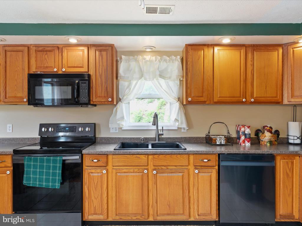 838 Dollar Ln