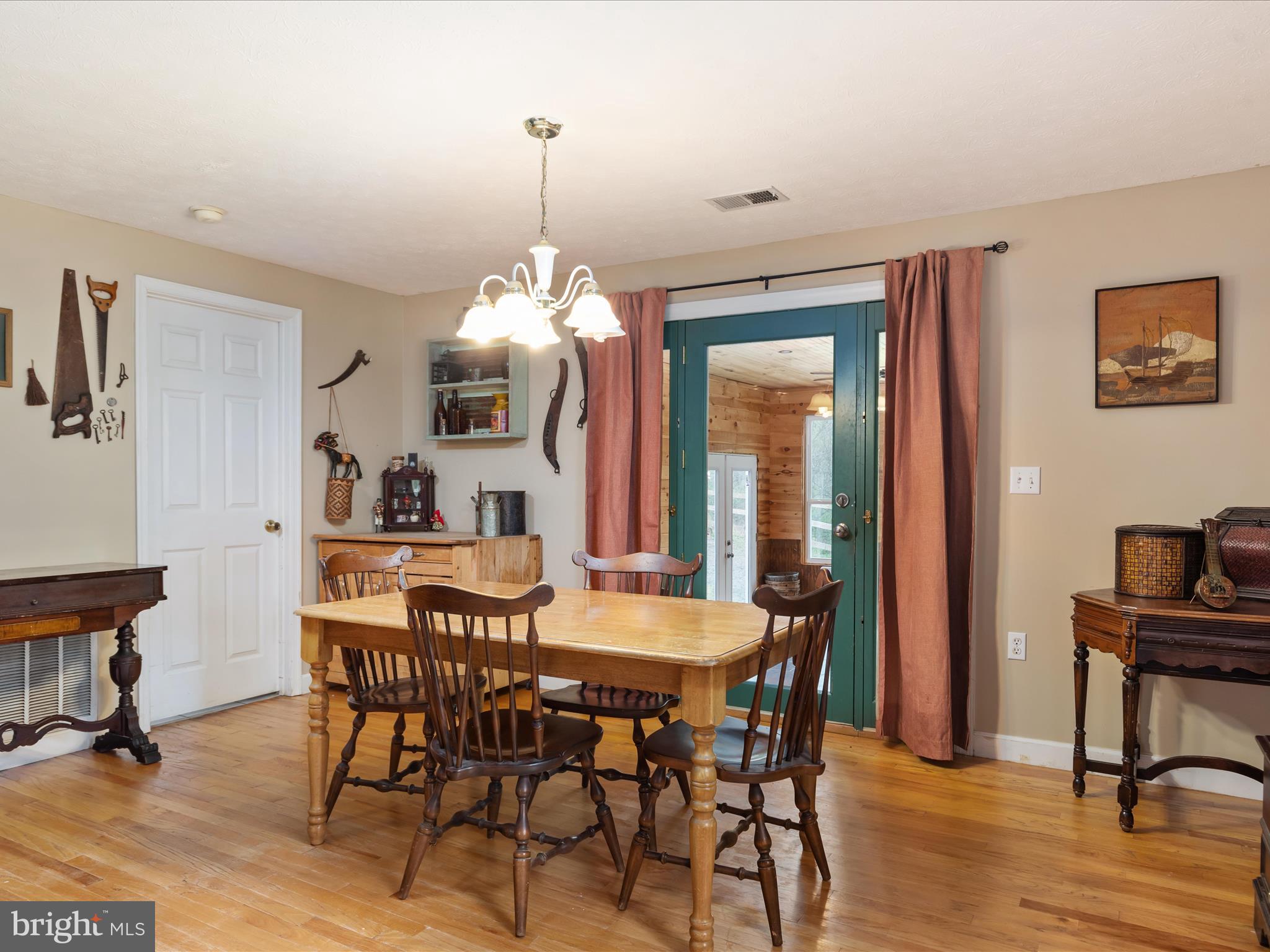 838 Dollar Ln