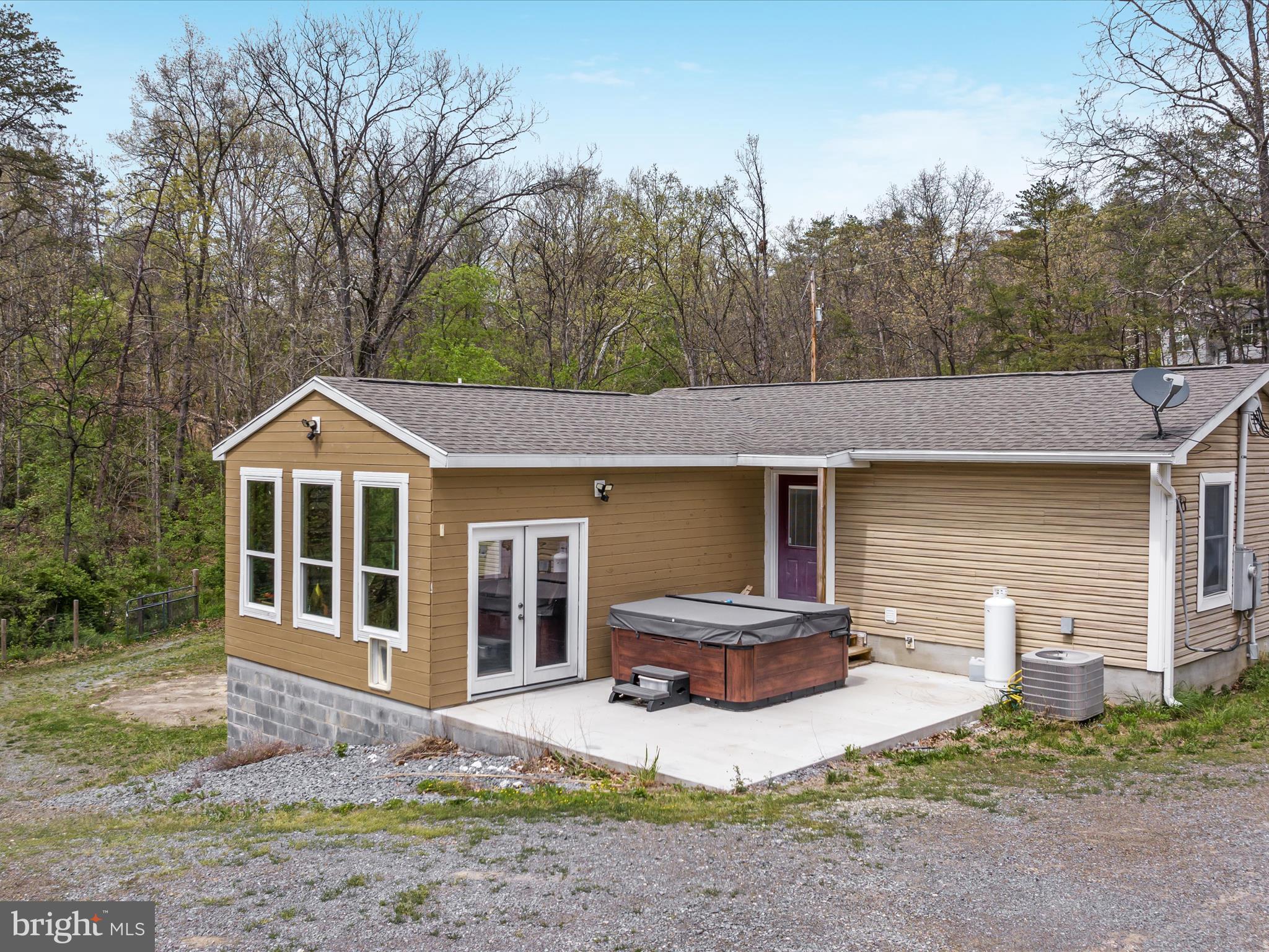 838 Dollar Ln