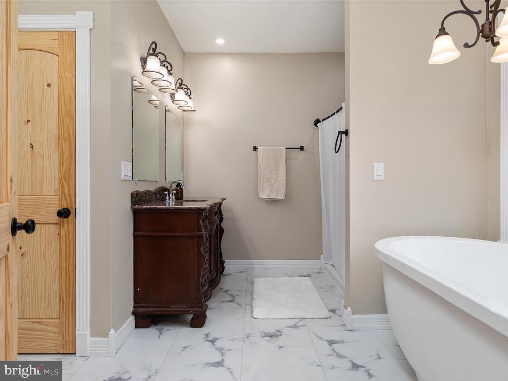 838 Dollar Ln