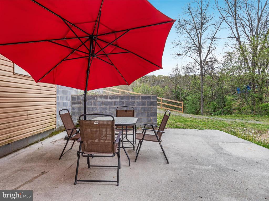 838 Dollar Ln