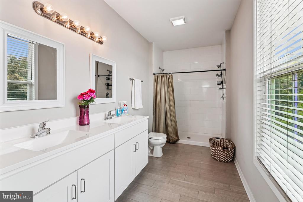 132 SANIBEL WAY