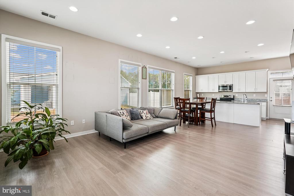 132 SANIBEL WAY