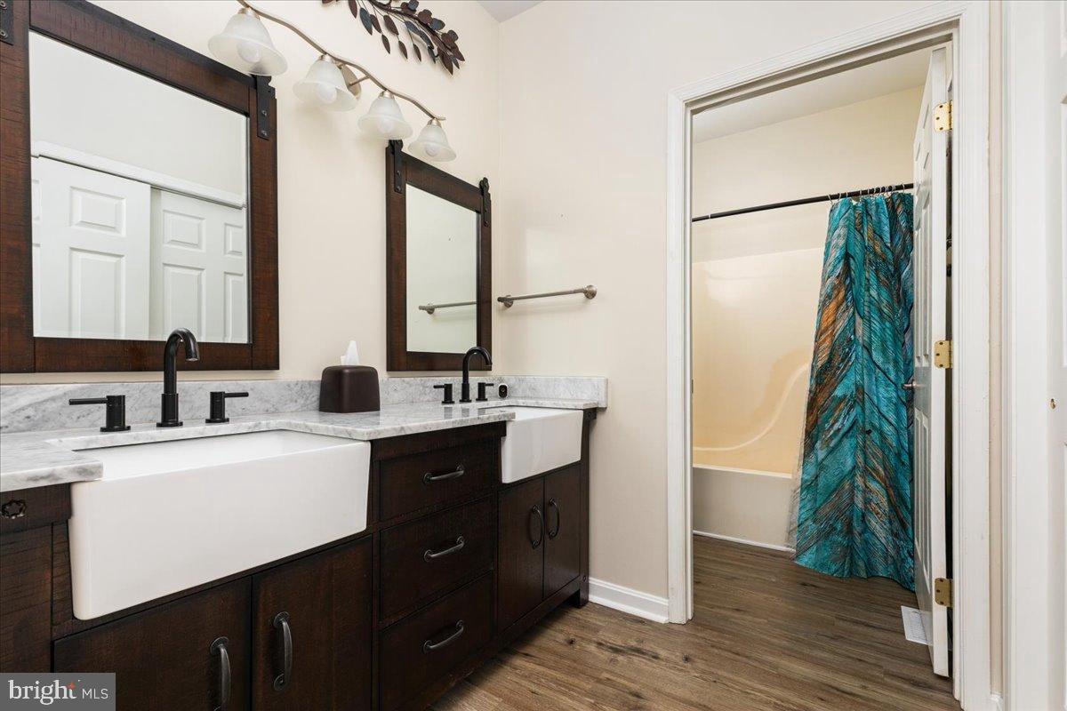 14 AMBLER LANE