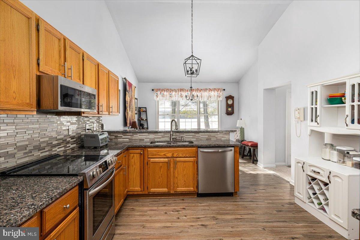 14 AMBLER LANE