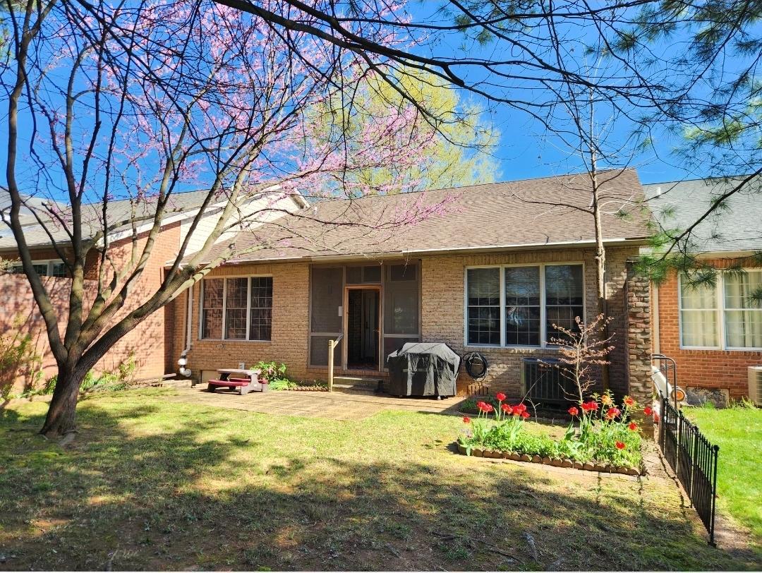14 AMBLER LANE