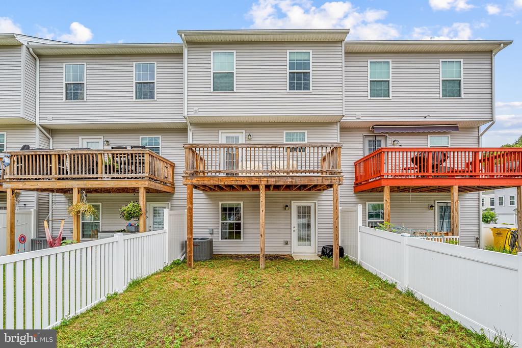 38 STARTING GATE PLACE