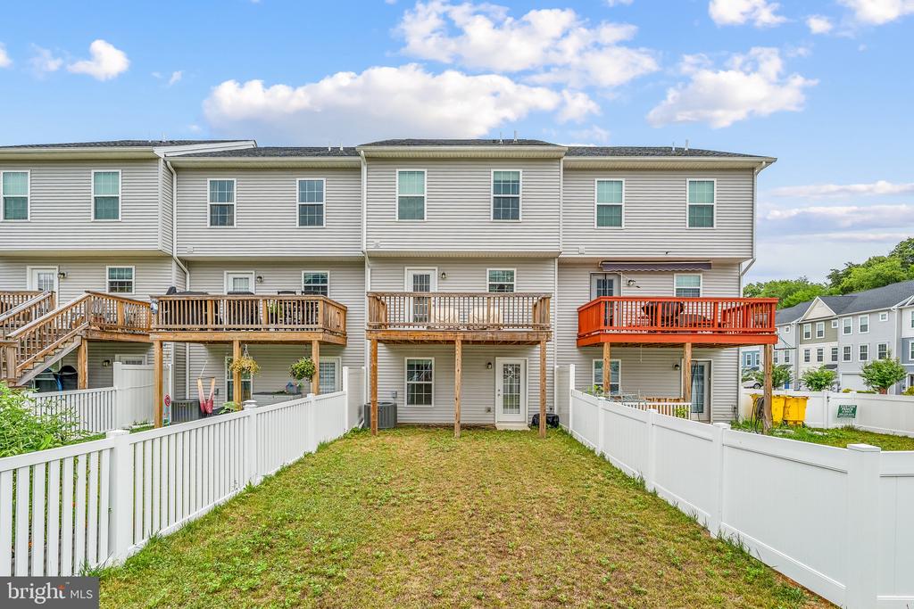 38 STARTING GATE PLACE
