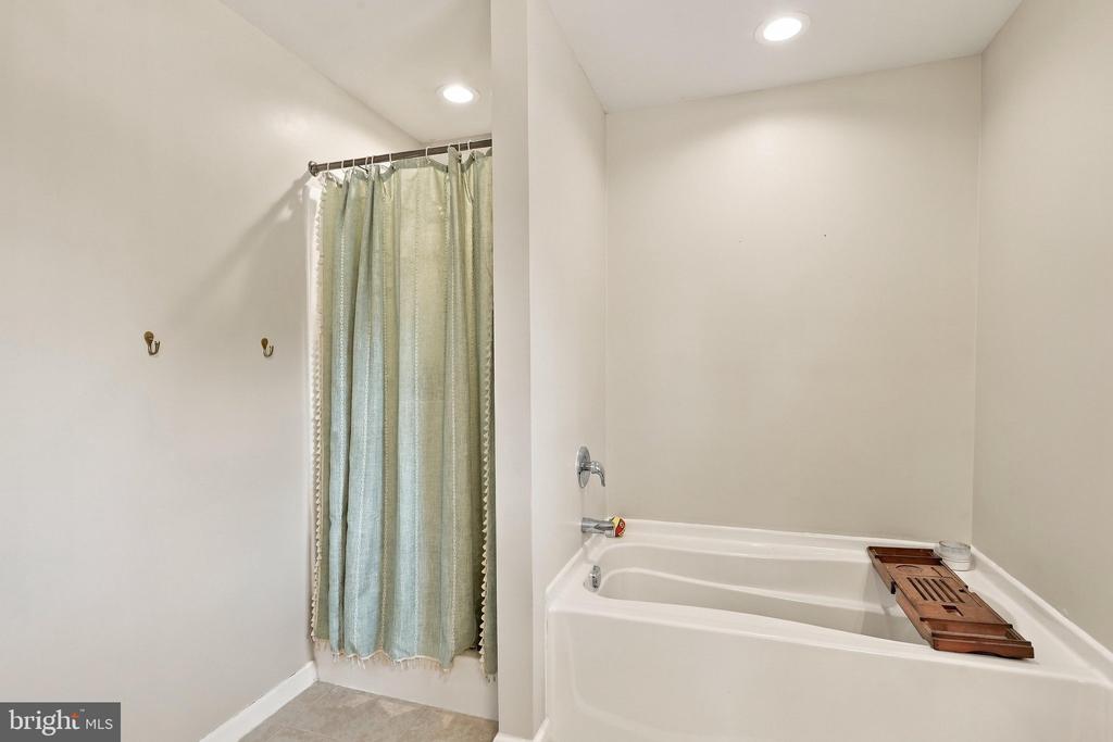 238 BASIN DRIVE
