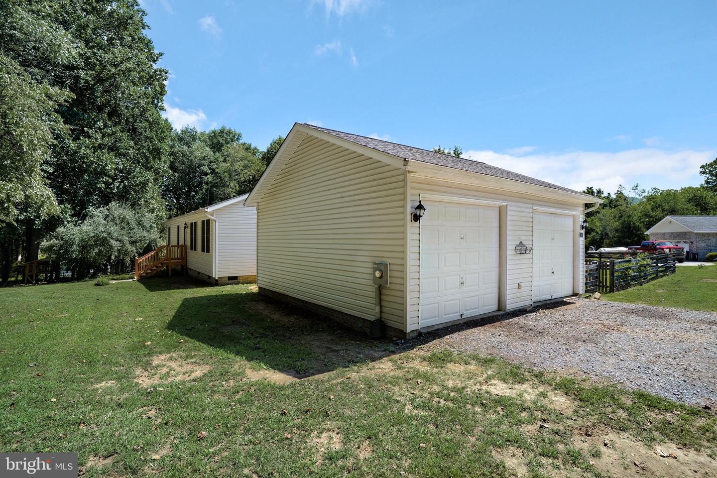 221 FRYS LN