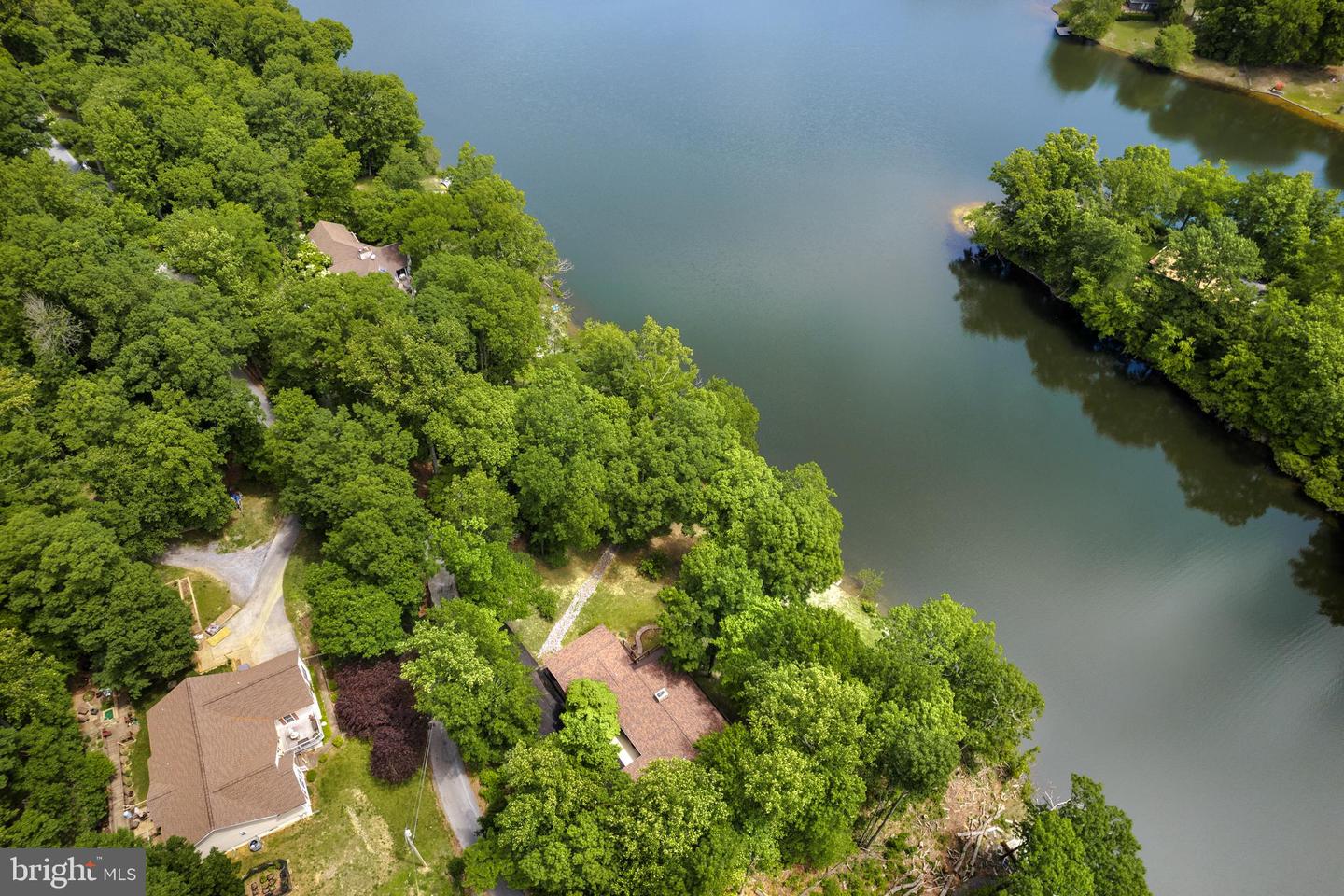 87 LAKESIDE DRIVE