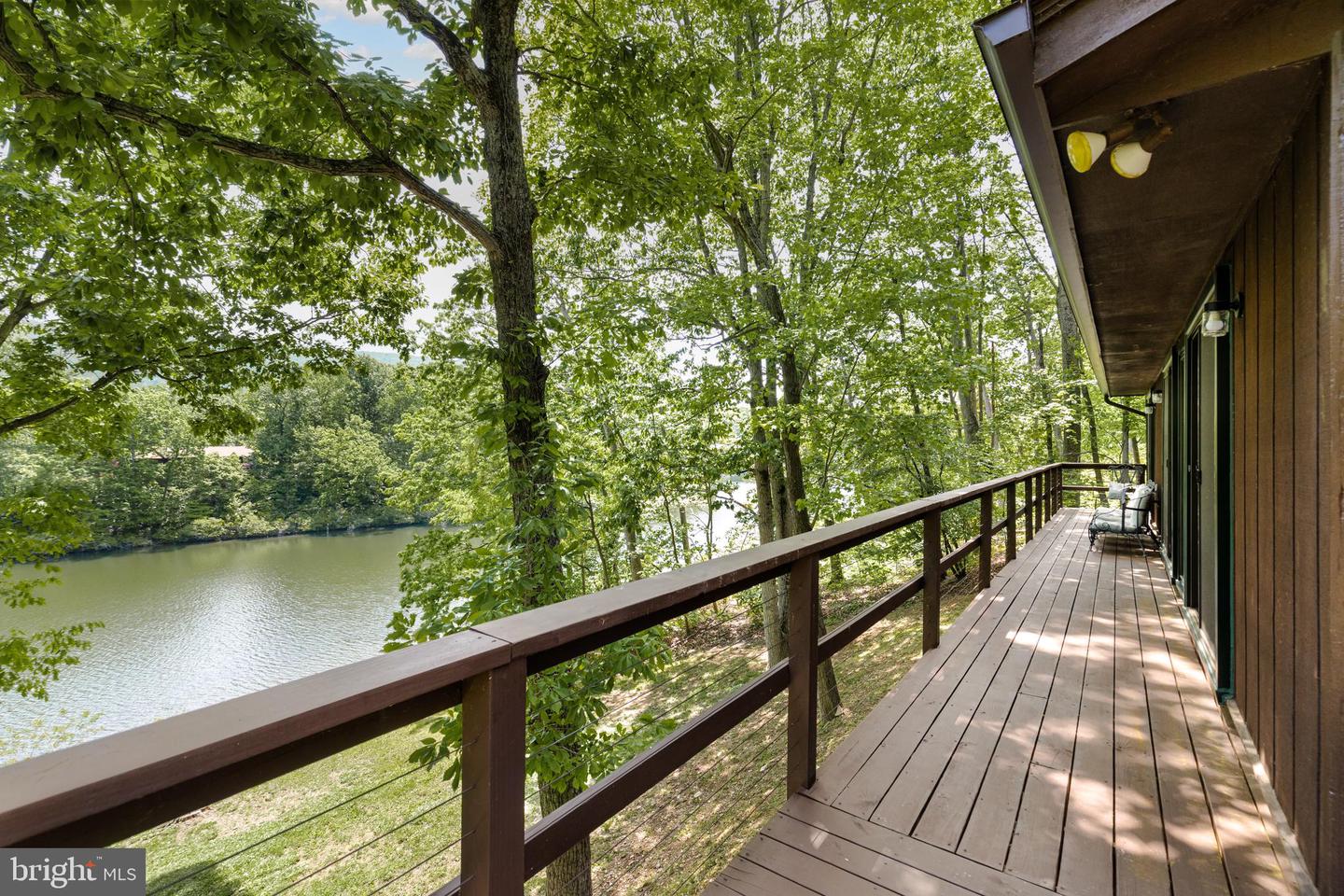 87 LAKESIDE DRIVE