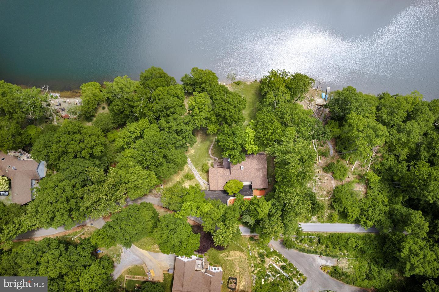 87 LAKESIDE DRIVE