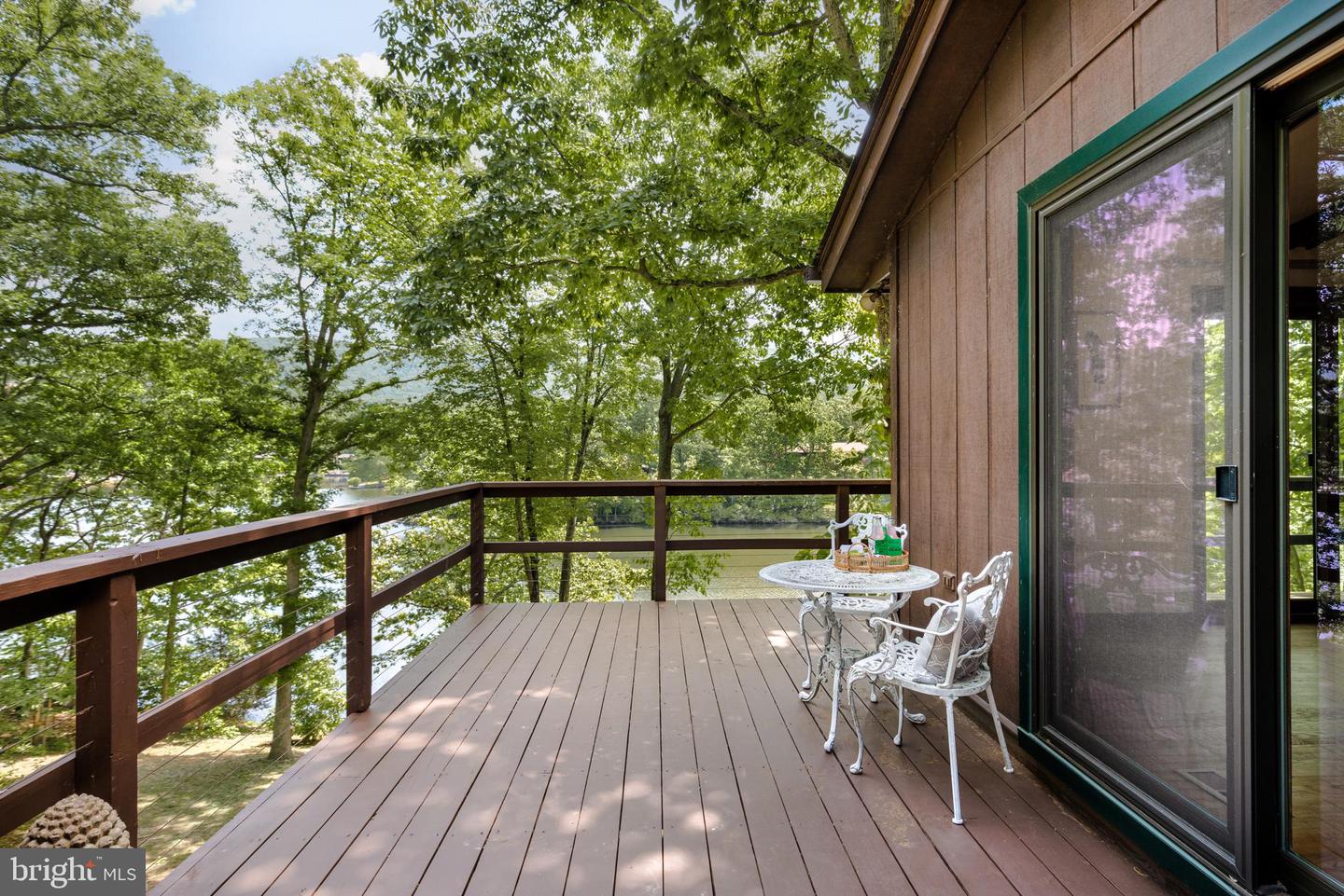 87 LAKESIDE DRIVE