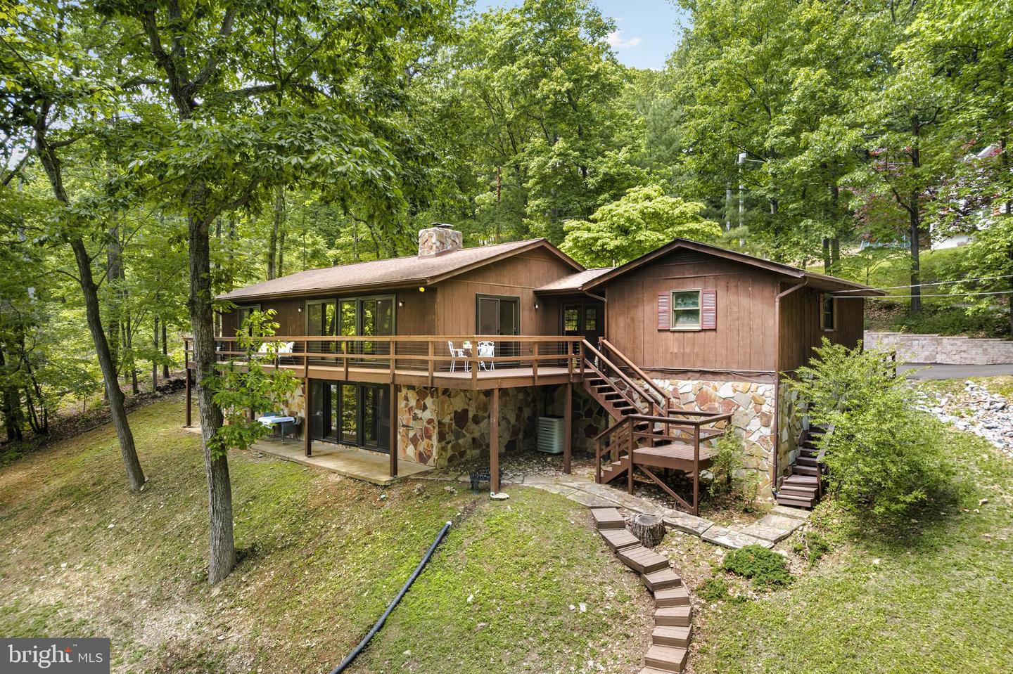 87 LAKESIDE DRIVE