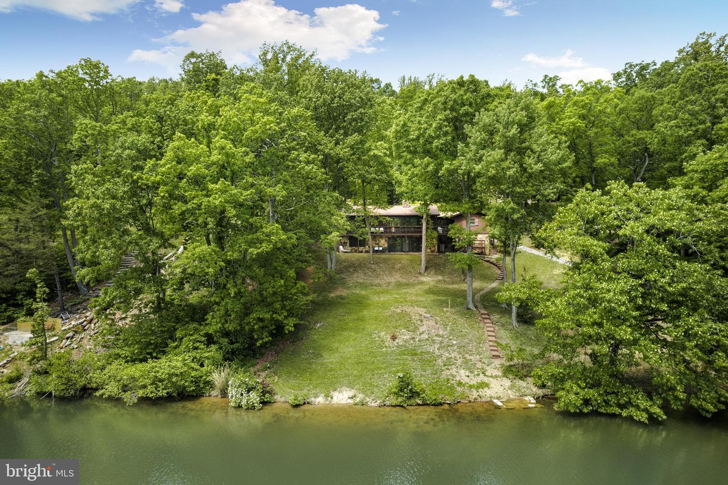 87 LAKESIDE DRIVE