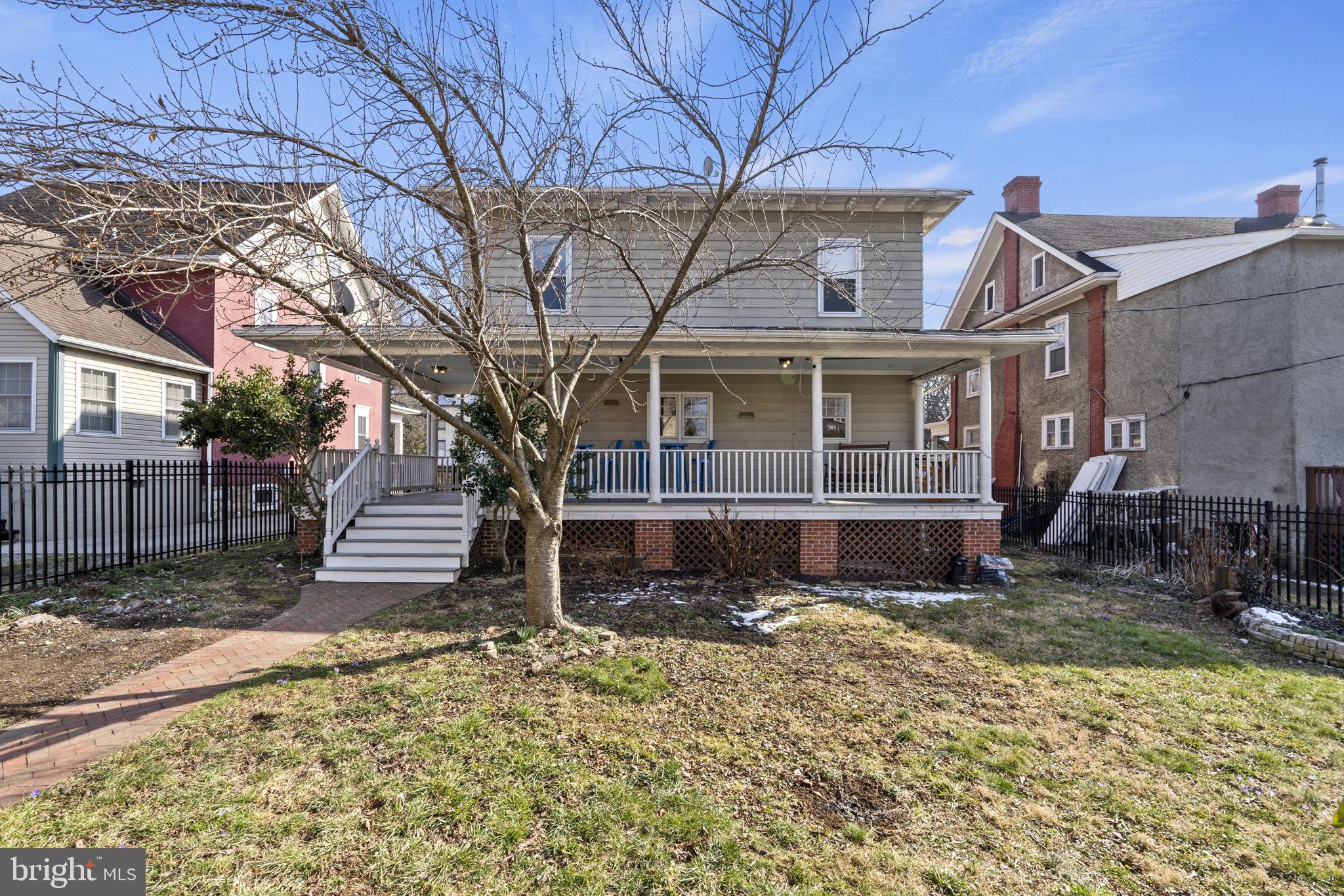 532 Washington Street E