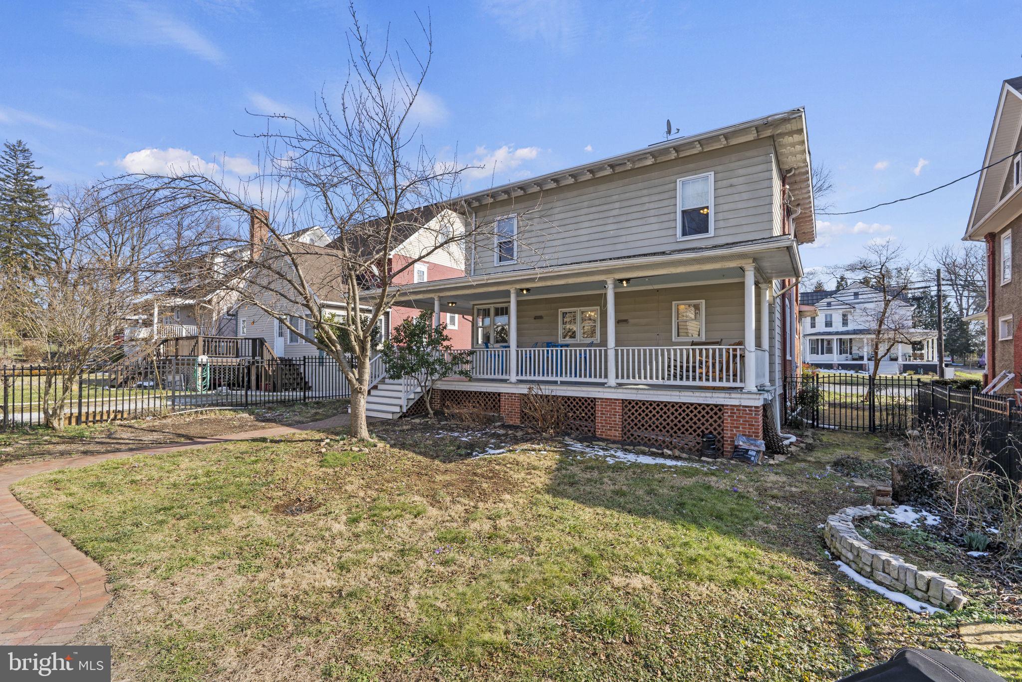 532 Washington Street E