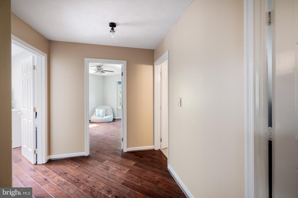 1198 Johnnycake Ln
