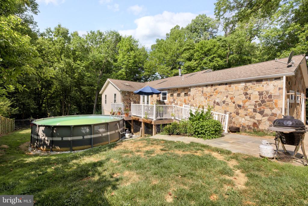 1198 Johnnycake Ln