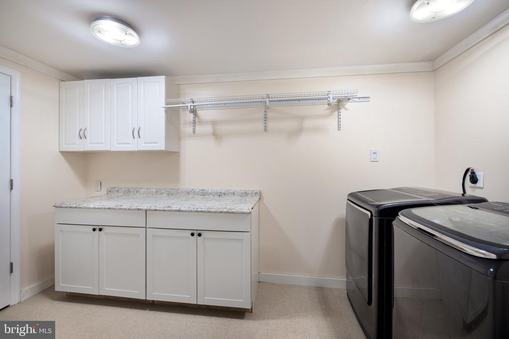 1198 Johnnycake Ln