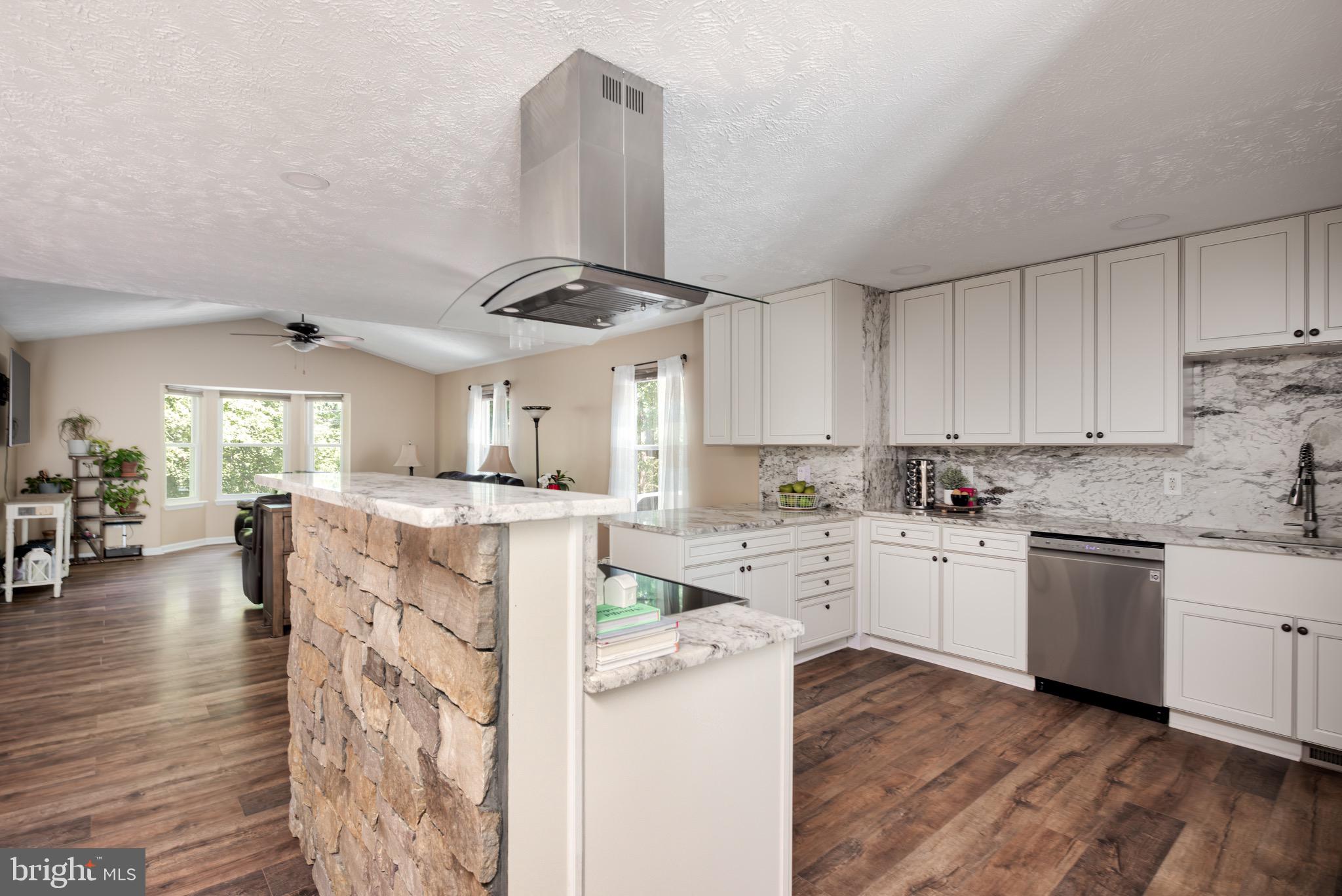 1198 Johnnycake Ln