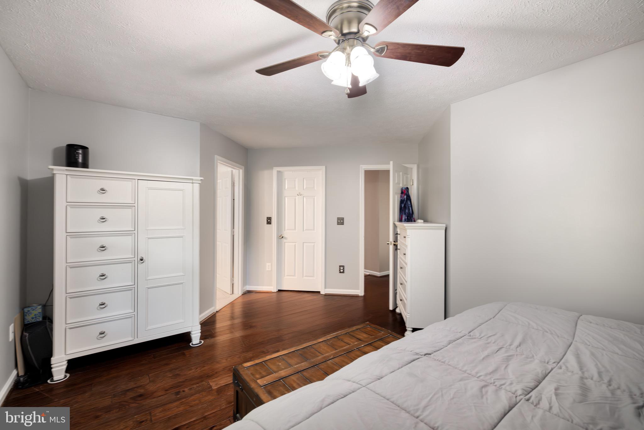 1198 Johnnycake Ln