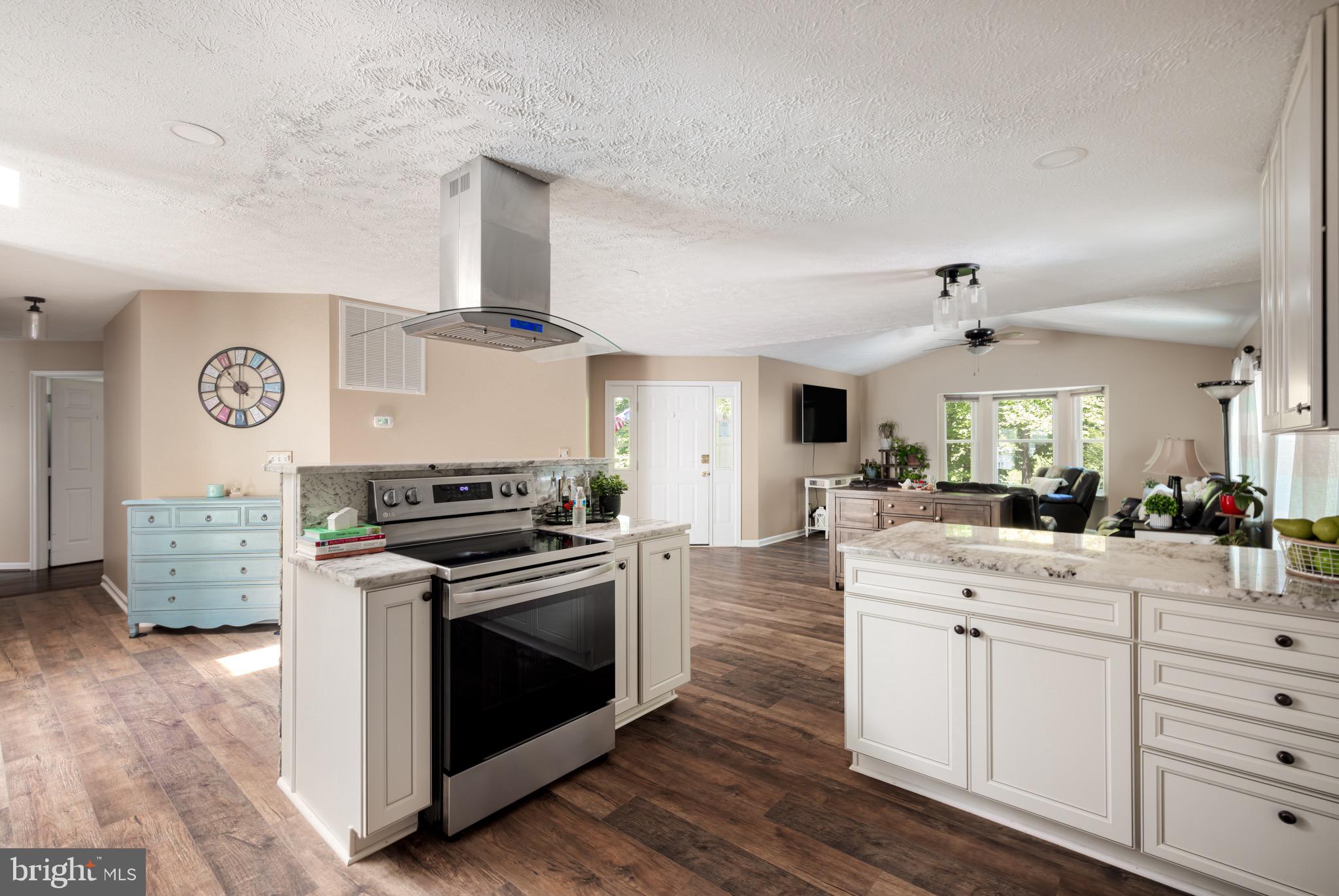1198 Johnnycake Ln