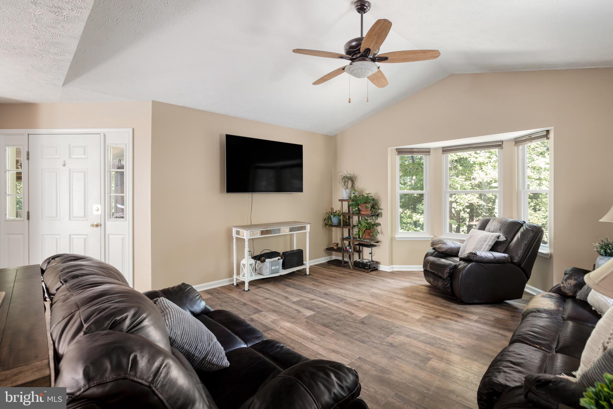 1198 Johnnycake Ln