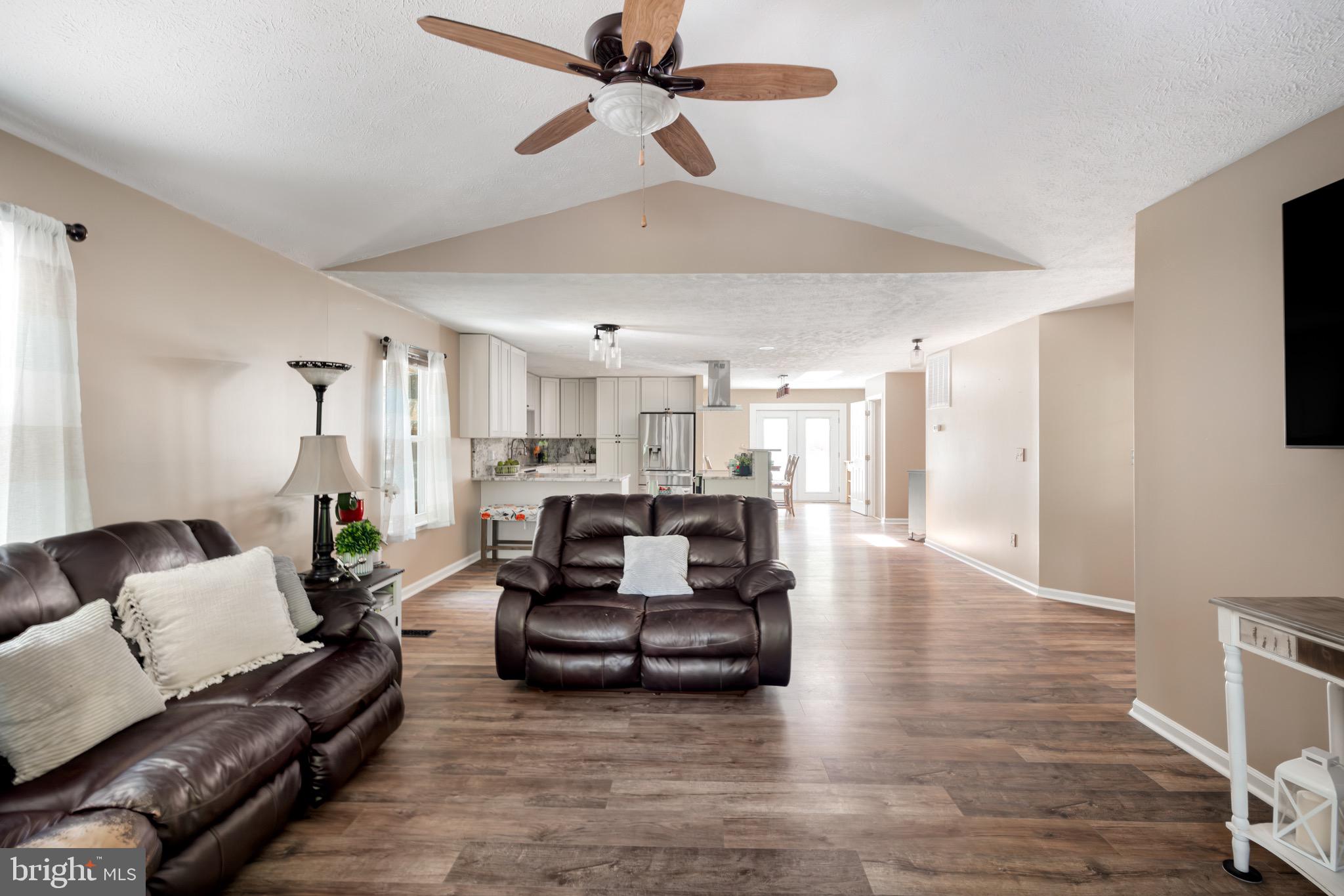1198 Johnnycake Ln