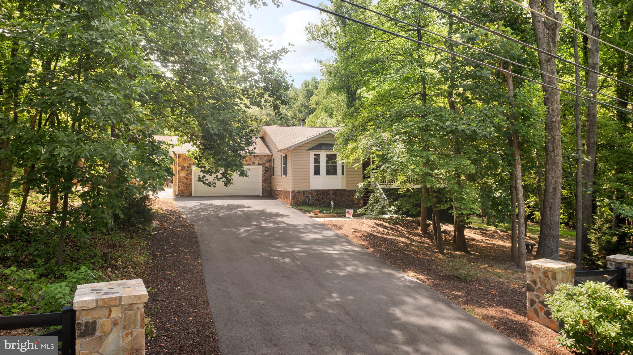 1198 Johnnycake Ln