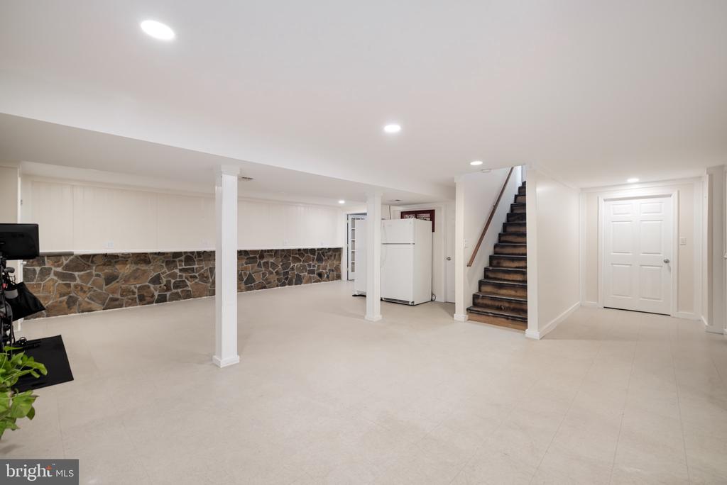 1198 Johnnycake Ln