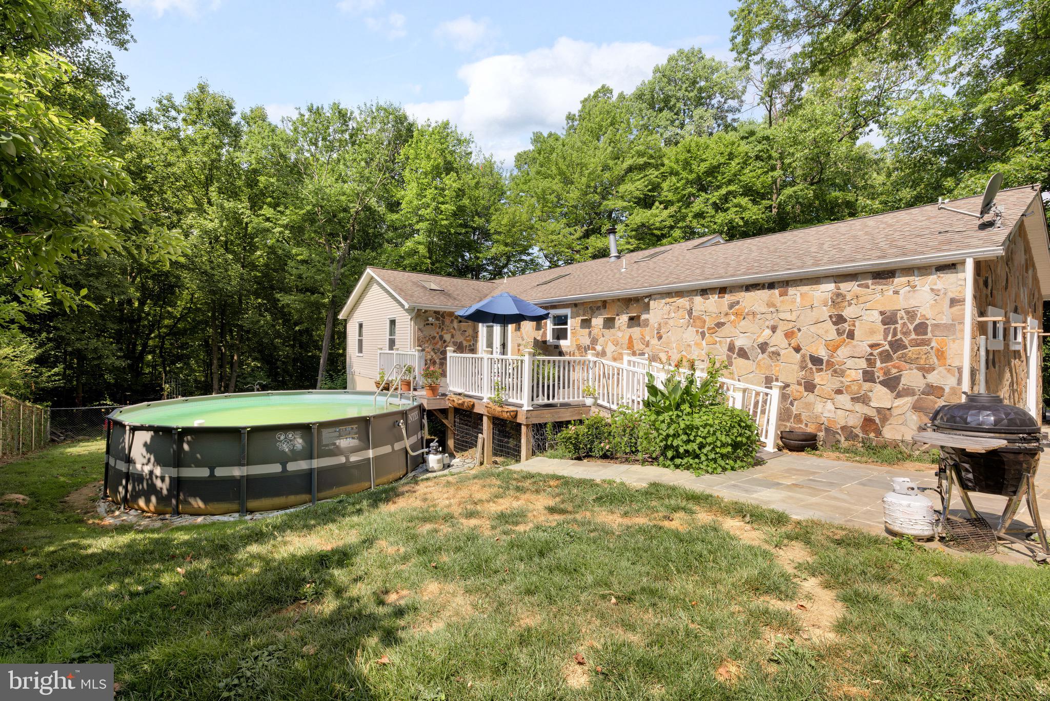 1198 Johnnycake Ln