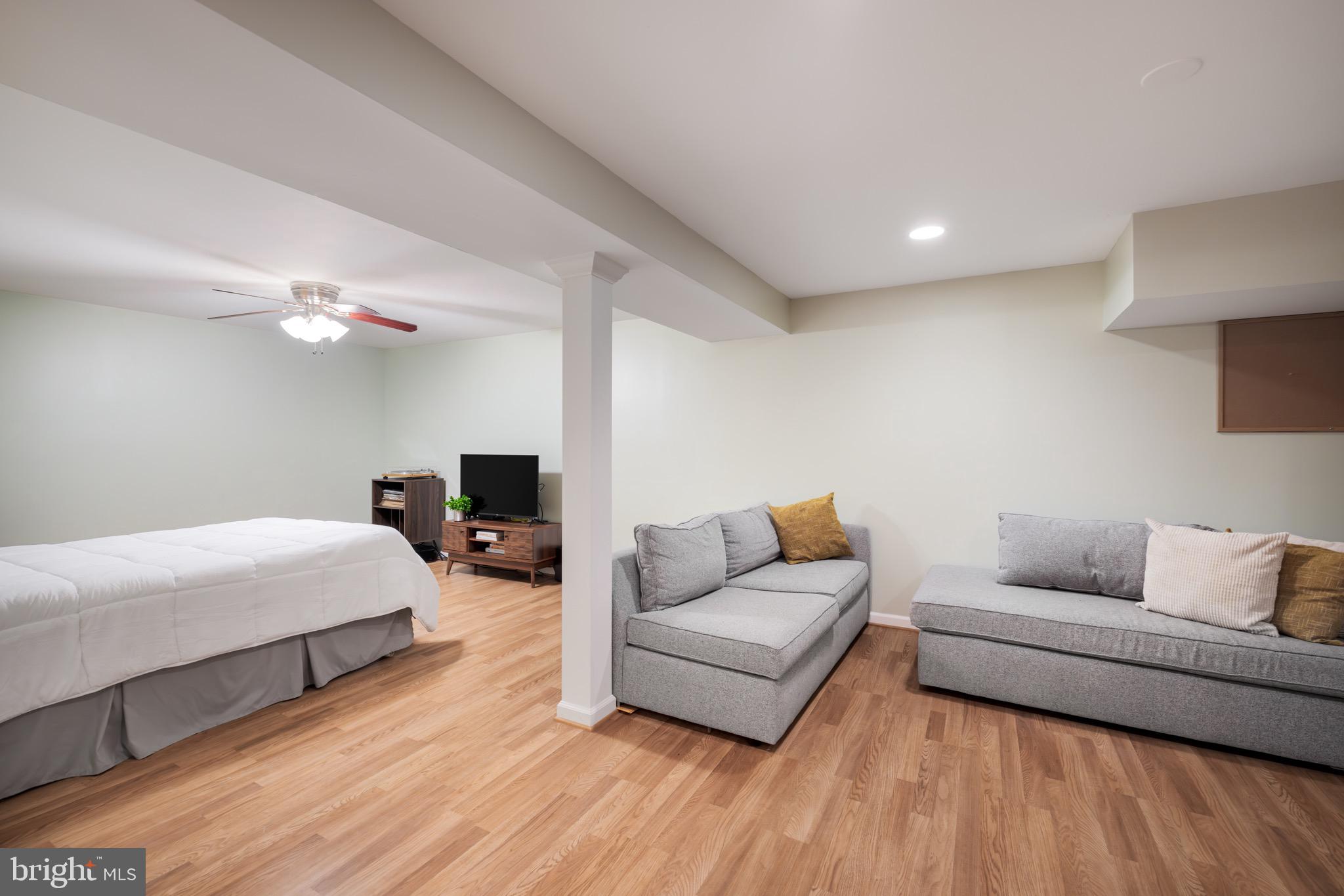 1198 Johnnycake Ln