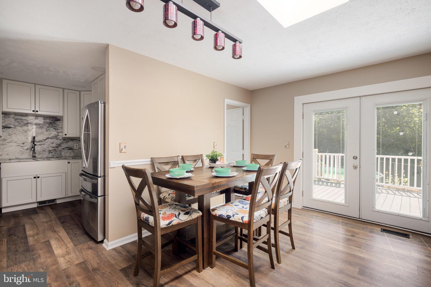 1198 Johnnycake Ln