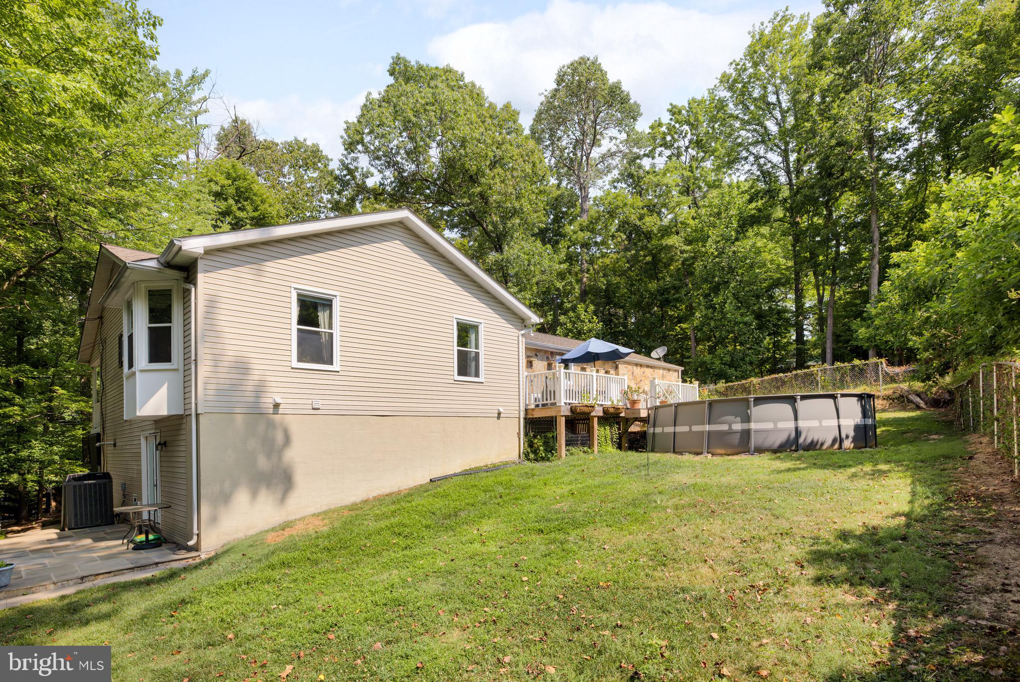 1198 Johnnycake Ln