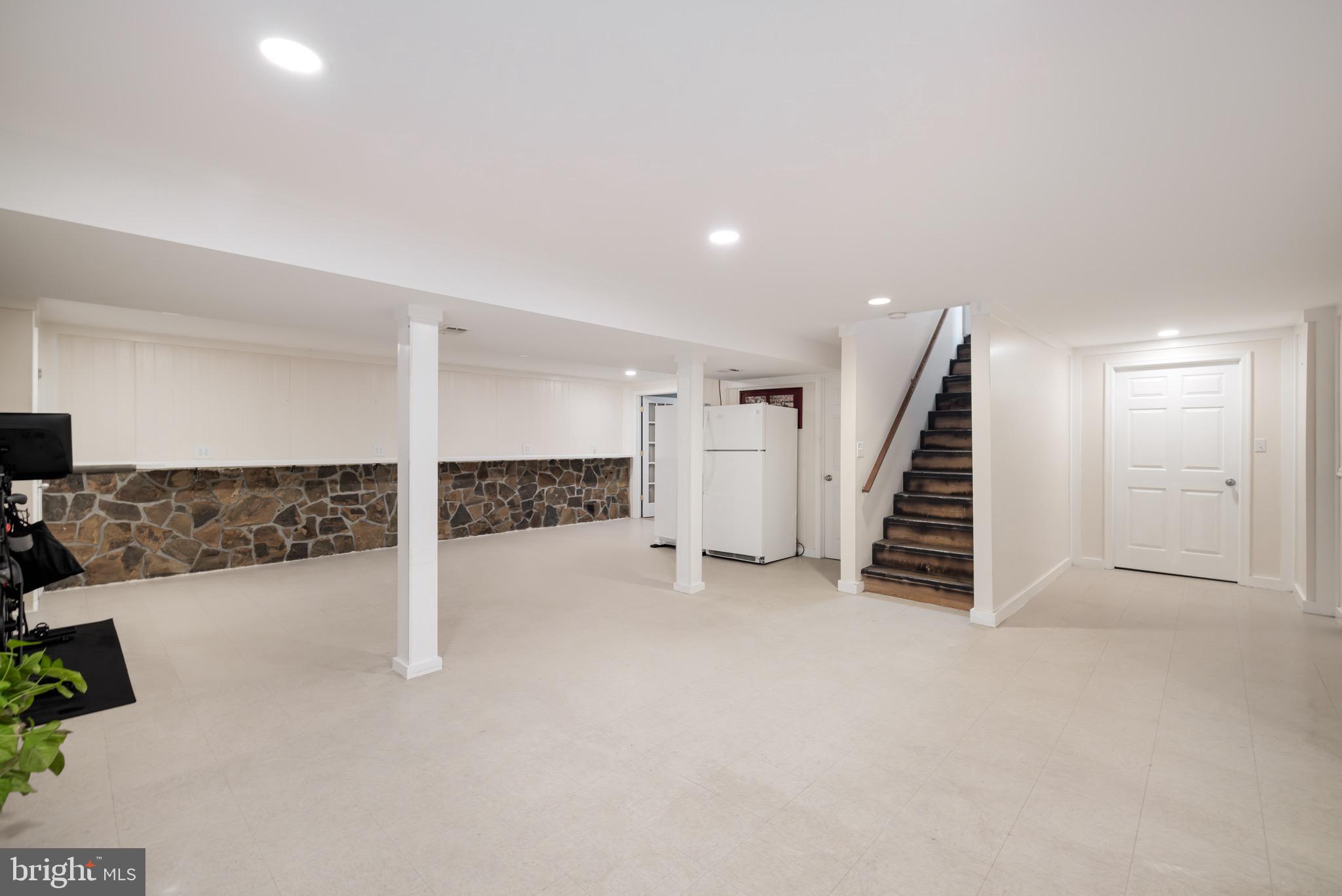 1198 Johnnycake Ln