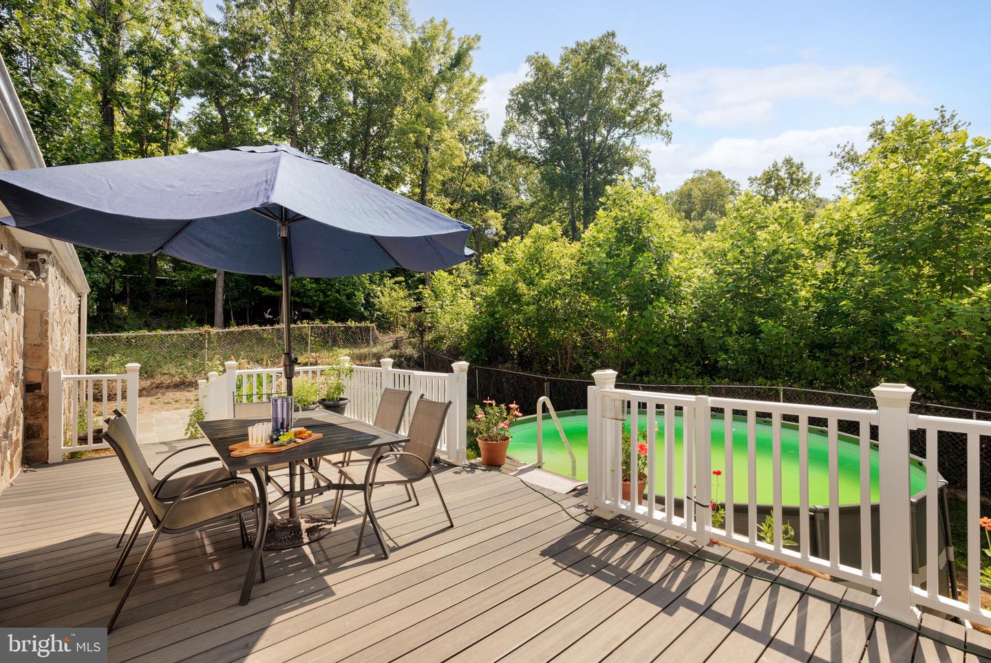 1198 Johnnycake Ln
