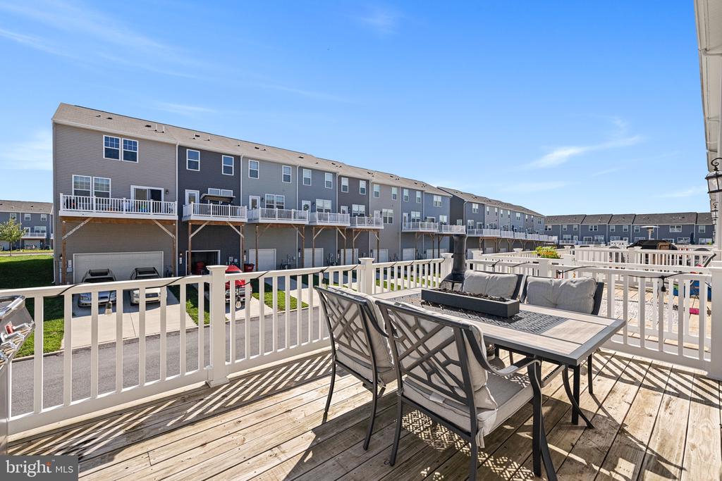 195 PRESIDENTS POINTE AVE