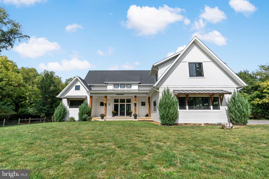 7677 Middleway Pike
