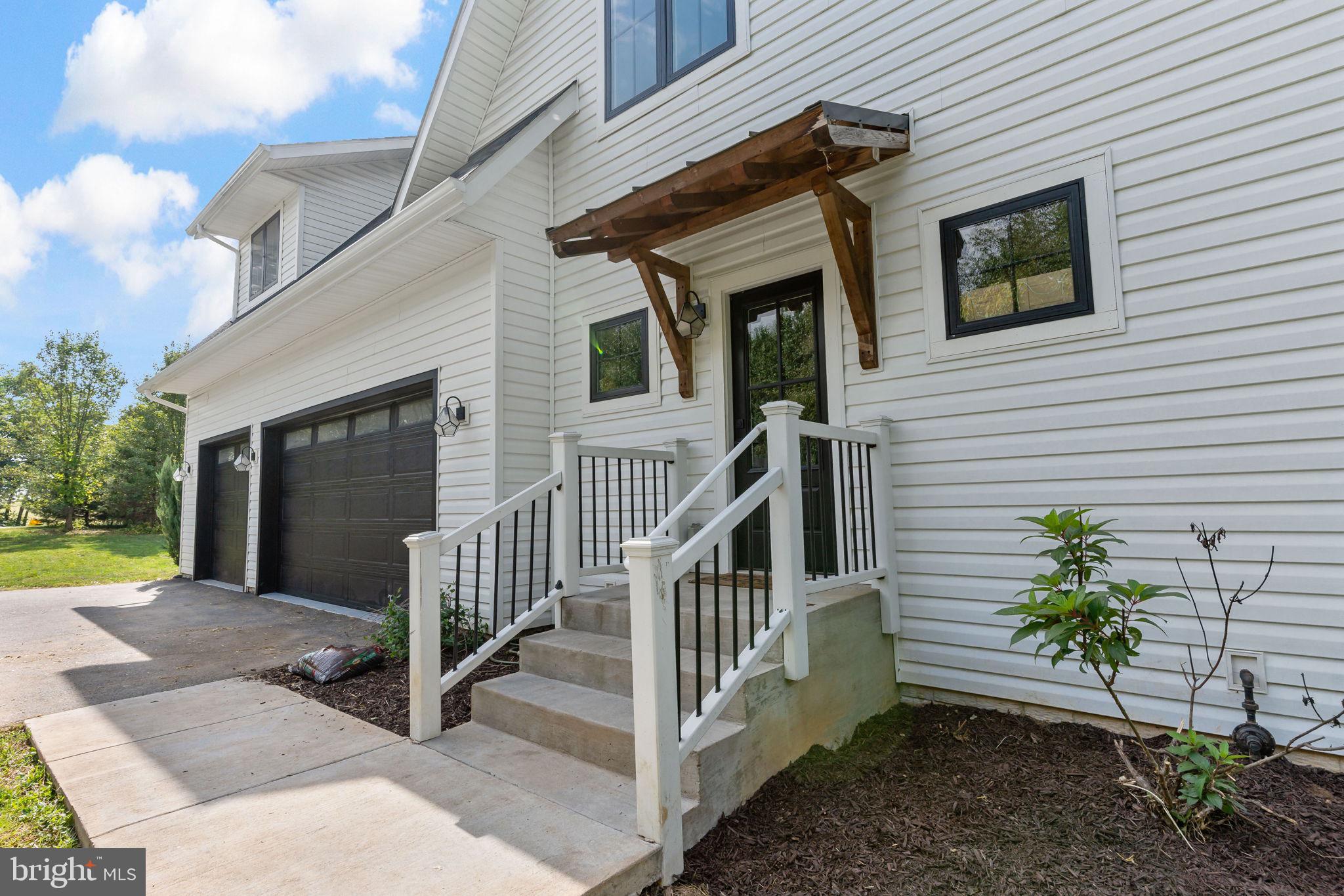 7677 Middleway Pike