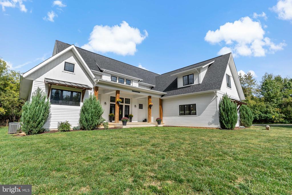 7677 Middleway Pike