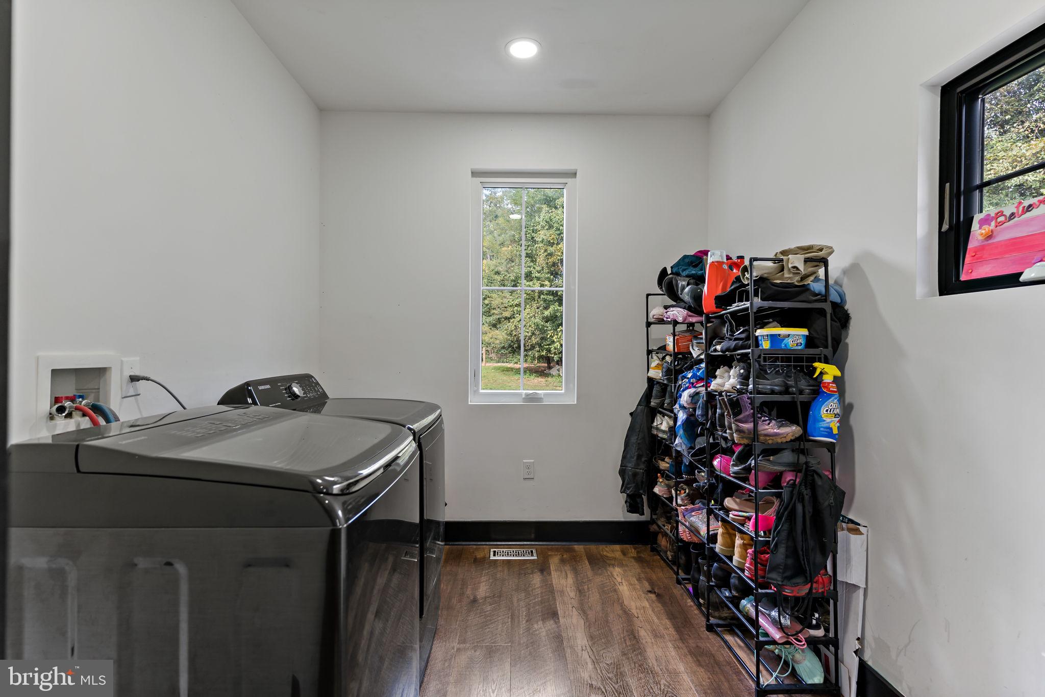 7677 Middleway Pike