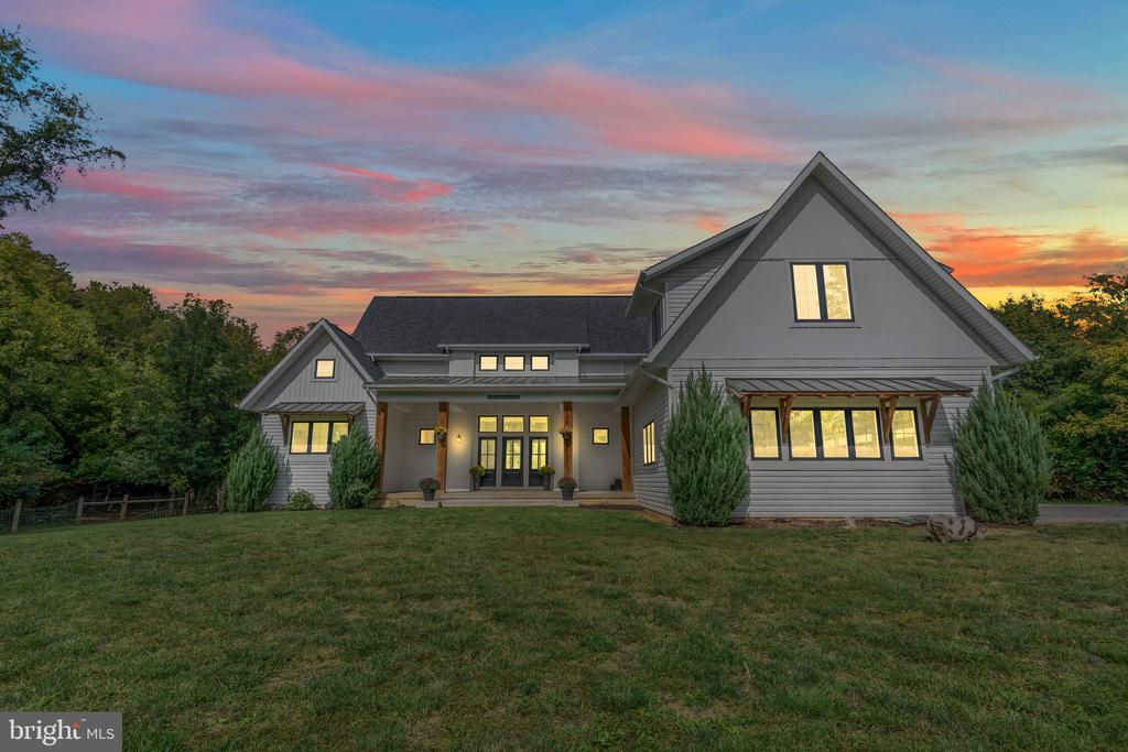 7677 Middleway Pike