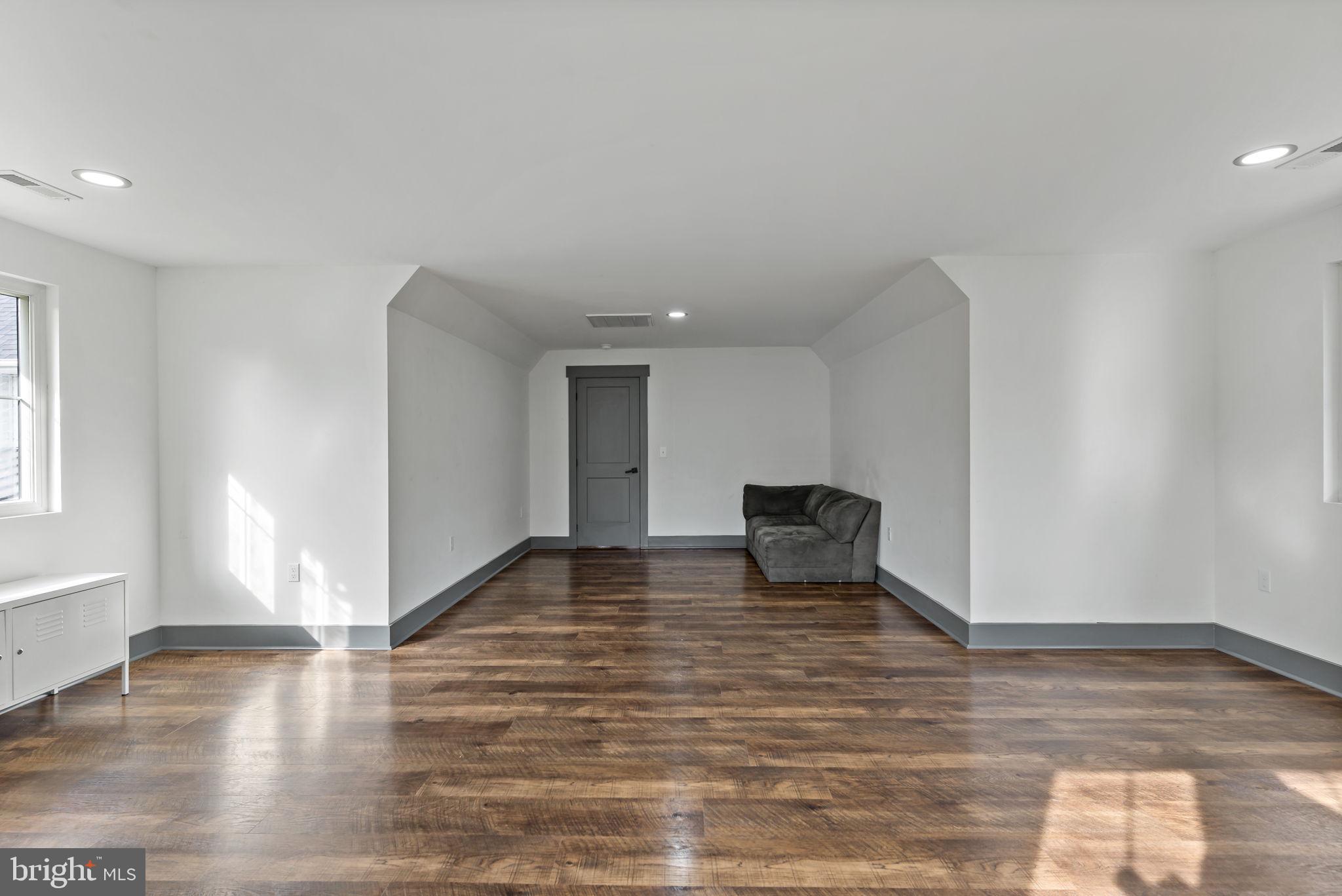 7677 Middleway Pike