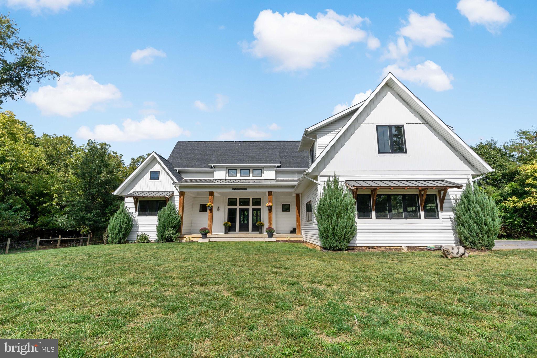 7677 Middleway Pike